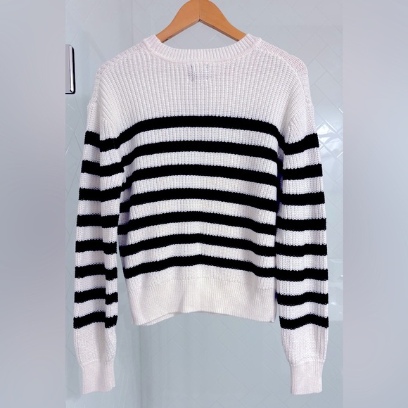 GAP • Women's Striped Sweater • Size M • NWT - Picture 4 of 5